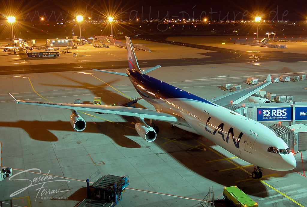 Flughafen Frankfurt Airbus A340 LAN Airlines