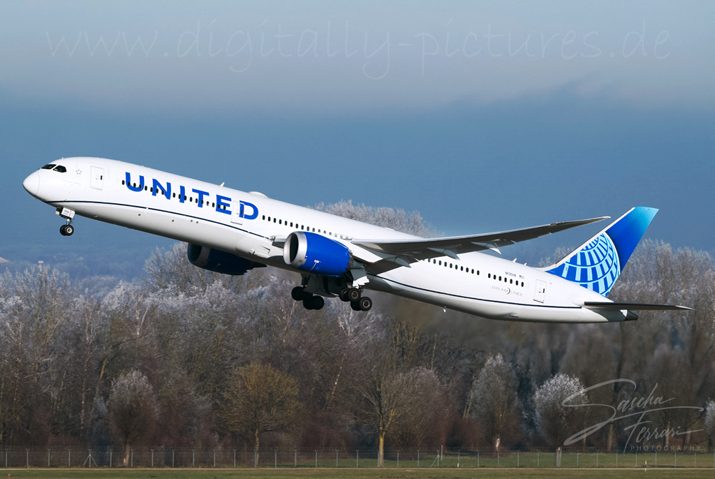 Boeing 787 United